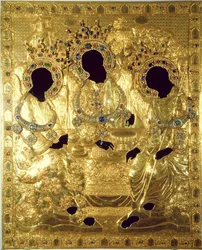 Oklad neboli obal ikony Nejsvětější Trojice (zlato a stříbro s drahými kameny a perlami) (detail)